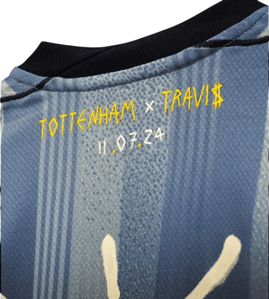 Camiseta Tottenham x Travis Scott